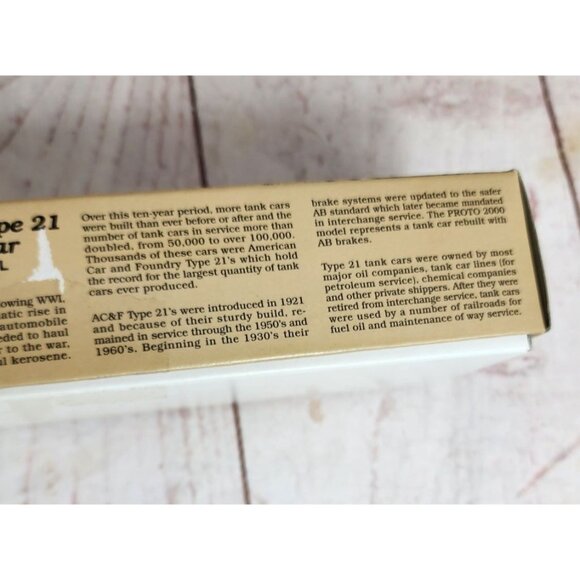 Proto 2000 Series 8,000 Gallon Type 21 Riveted Tank Car HO Scale Model Train - Picture 8 of 14